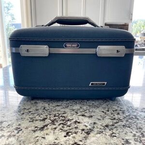 American Tourister Vintage Hardshell Blue Makeup Travel.